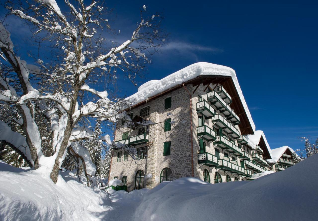 Hotel Lago Di Braies Braies  Exterior photo